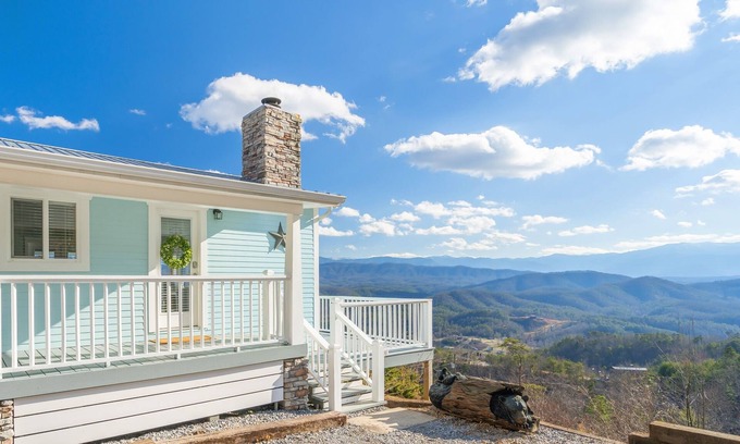 Sevierville Cabin | Romantic Getaway Stunning Views/Dog Friendly