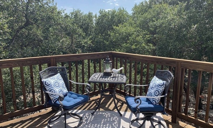 Fredericksburg House | Romantic Getaway; Peaceful Hill Country Retreat; Beautiful Balcony Views!