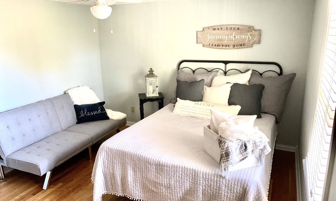 Gilbertsville House | Romantic getaway with hot tub!