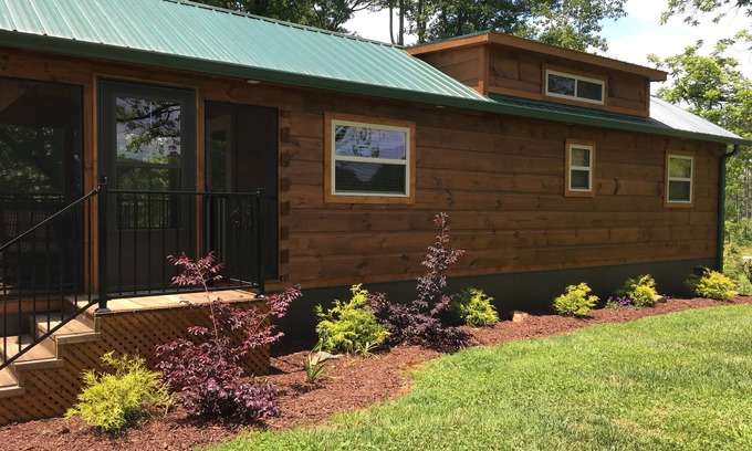 Rutherfordton Cabin | Romantic Getaway! 15 min to Lake Lure/Chimney Rock/45 Min Blue Ridge Parkway