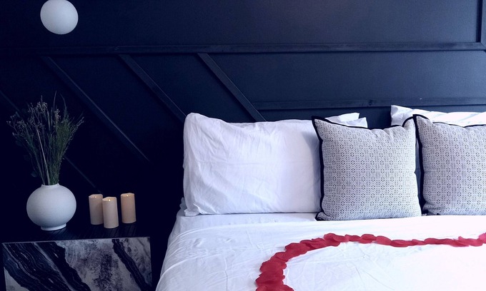South Holland House | Romantic Getaway with Love Dungeon, Red Room & Swing