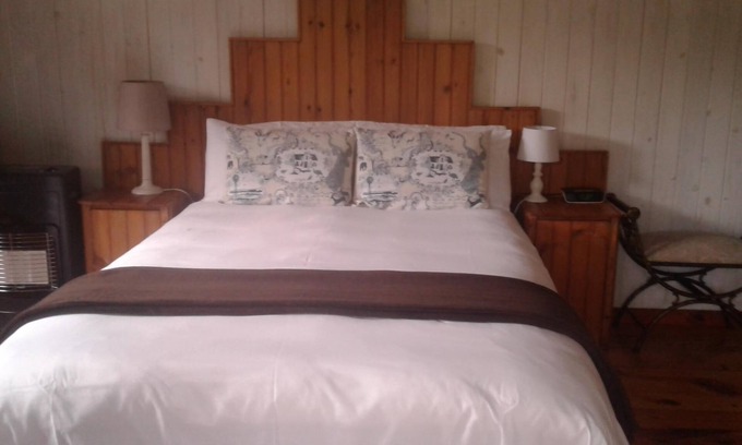 Storms River Cottage | Romantic getaway with garden and mountain views