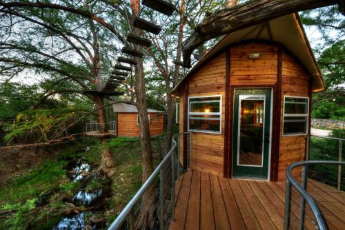 Spicewood House | Romantic Getaways in Fully-Equipped Tree House Rental in Spicewood, Texas