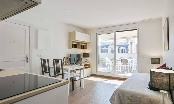 Sant Antoni Apartment | Romantic High Comfort Penthouse With Terrace In Barcelona's Center