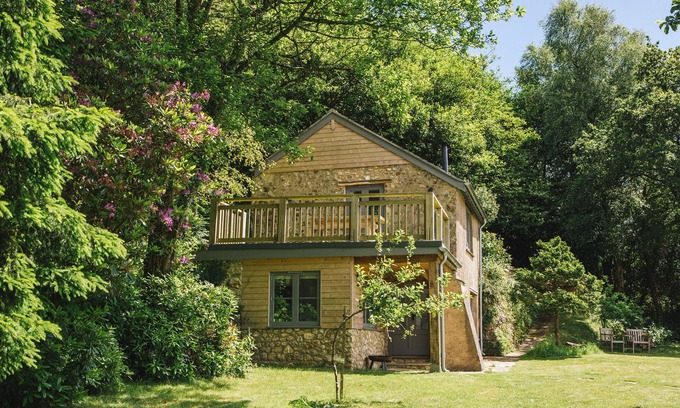 Bridport Cottage | Romantic hillside hideaway with roof terrace and outstanding views