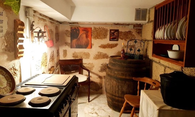 Arico Cottage | Romantic, historic country house with tropical garden