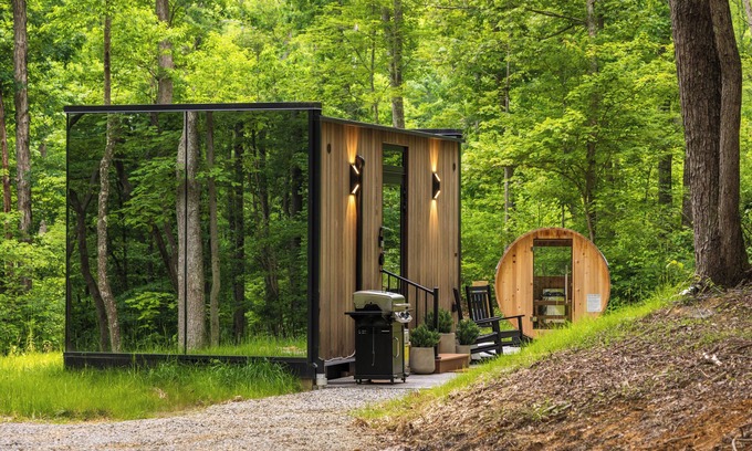 New Plymouth Cabin | Romantic Hocking Hills Mirror Cabin ~ Stunning Nature Views ~ Hot Tub ~ Sauna