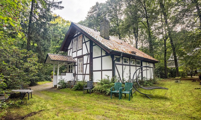 Gerdau House | 'Romantic Holiday Home' with Garden & Wi-Fi