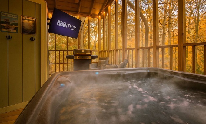 Sautee Nacoochee Cabin | Romantic Hot Tub Cabin Near Helen