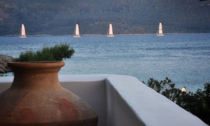 Klima House | Romantic house next to the sea