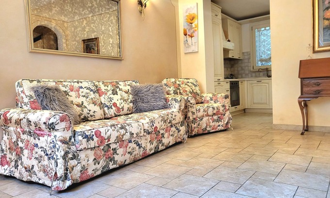 Montopoli in Val d'Arno House | Romantic house with bath and pets allowed in ancient Tuscan village
