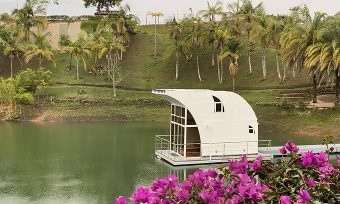 Guatape Boat Rental | Romantic houseboat in nature and enjoy the simplicity of this quiet accommodatio