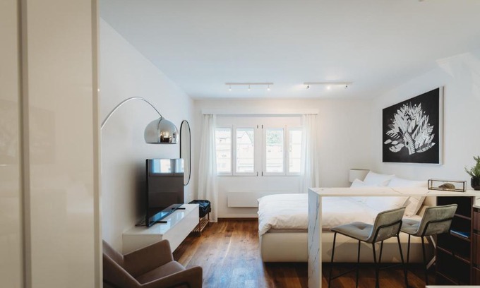 Ljubljana Old Town Apartment | Romantic JUMP Studio overlooking river, free parking