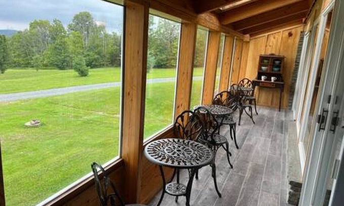 Wellsboro Cabin | Romantic King Suite w/Soaking Tub + Mountain View