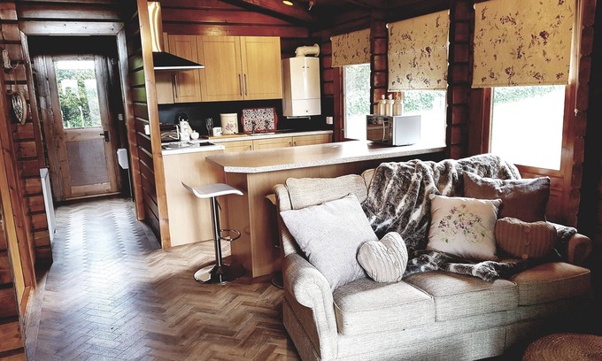 Corwen Cabin | Romantic Log Cabin
