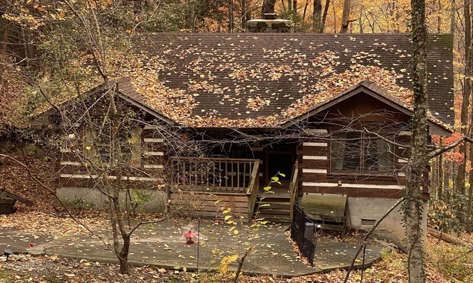 Chalet Village Cabin | Romantic log cabin located on ski mountain, close to the ski lodge.