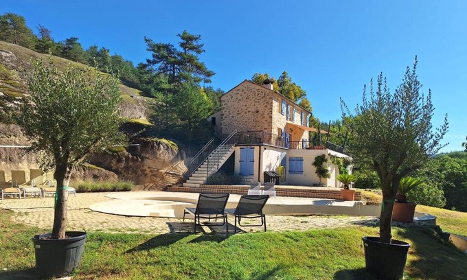 Saint-Pierre House | Romantic-Louveteaux-en-Provence*