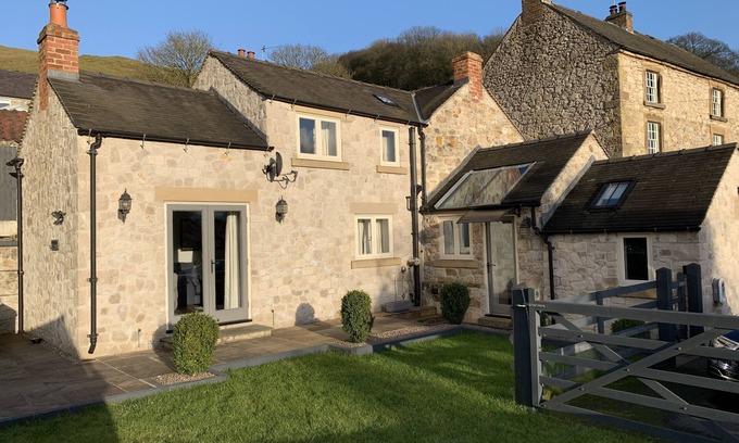 Carsington Cottage | Romantic luxury country cottage w/hot tub