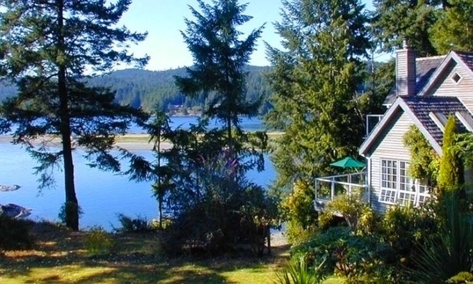 Pender Island Cottage | Romantic Luxury Oceanfront Cottage