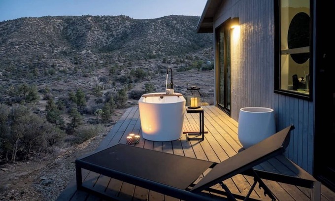 Pioneertown House | Romantic, Luxury Off-Grid Pioneertown Escape with Hot Tub · The Glass Cabin