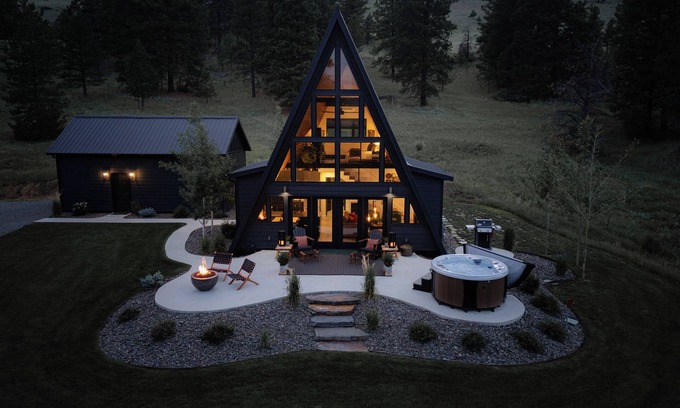 Jefferson County Cabin | Romantic Montana A-Frame | Hot Tub & Views