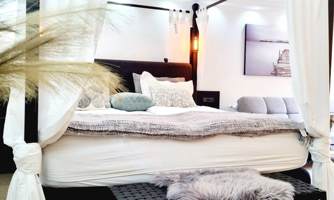 Tarnby Kommune Apartment | Romantic Neptun Studio-apartment with canopy-bed and green terrace.