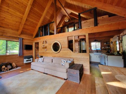 D'Arcy Ski Chalet | Romantic Off-Grid Cabin by Glacier lake