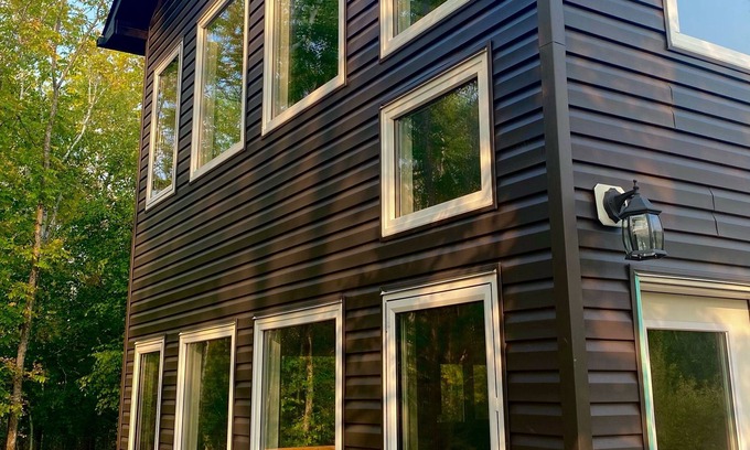 Lac du Bonnet Cabin | Romantic, Private Getaway, Tiny High-Rise cabin, Couples Retreat.