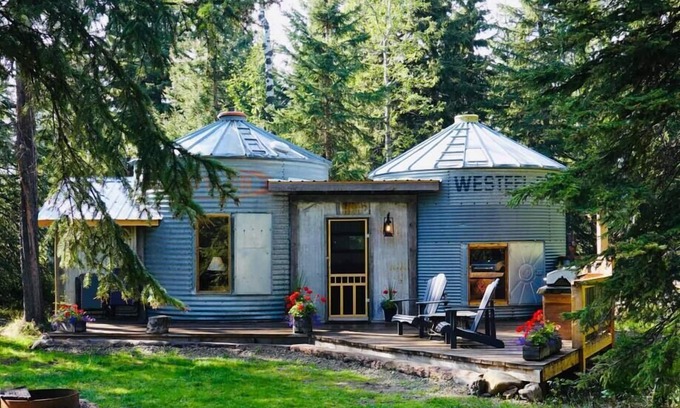 Alberta Cabin | Romantic Retreat in Tin Bins Cabin