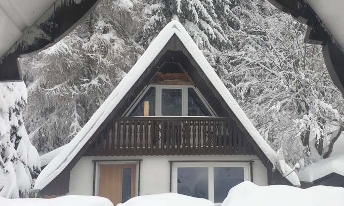 Muhlleithen House | Romantic retreat: peace and quiet + time out in nature - with garage, pavilion