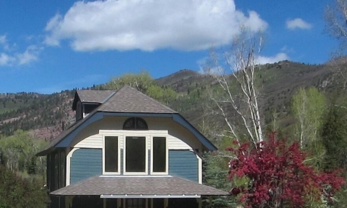 Redstone House | Romantic Riverfront Cottage