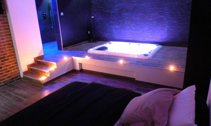 Ferriere-la-Grande House | romantic room with private spa