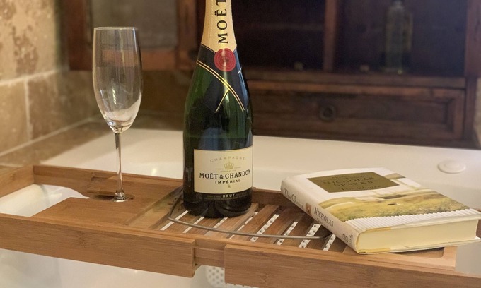 Spring Hill Apartment | Romantic room close to the beautiful springs