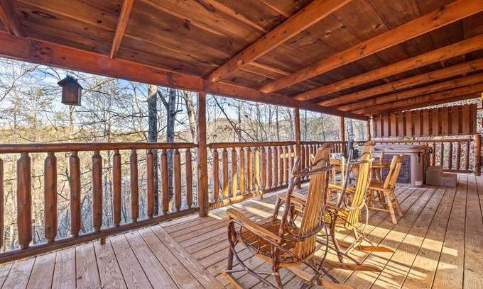 Caton Cabin | Romantic, secluded, relaxing retreat, arcade game,hot tub, wooden cabin, private