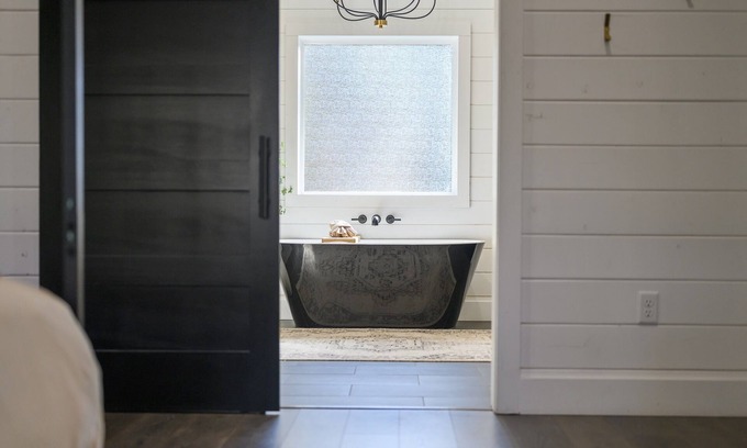 Pickens Cabin | Romantic,Spacious,Modern Cabin | Hot Tub!