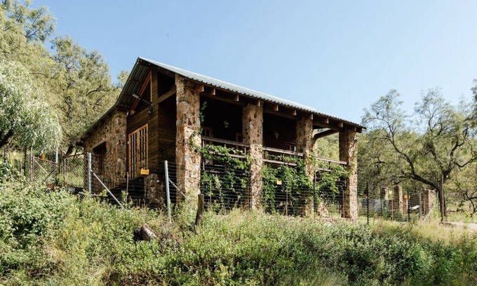 Broederstroom Cottage | Romantic Stone Cottage overlooking the mountains.