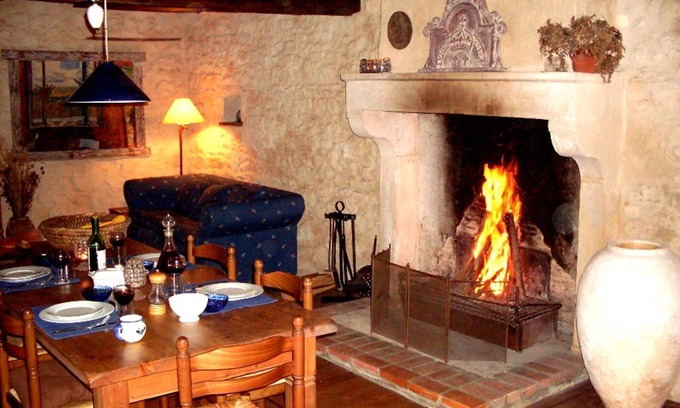 Varaignes House | romantic stone house, very quiet in the nature park