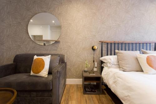 Little Italy Apartment | Romantic Studio in the Heart of Little Italy by Den Stays