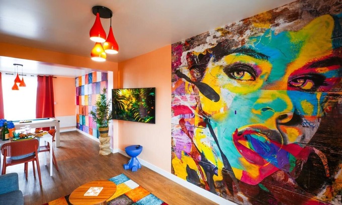 Plouay Apartment | Romantic Suite Bretagne Sud Balneo, Games&Cinema