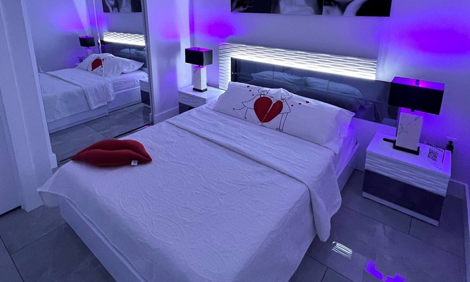 Tamiami Apartment | Romantic suite in Miami