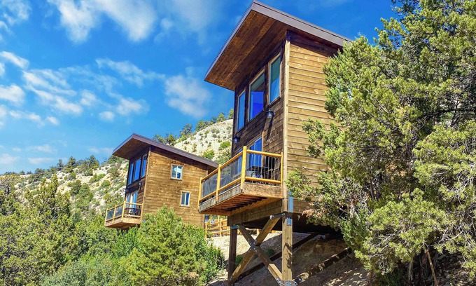 Orderville Cabin | Romantic Treehouse Retreat near Zion National Park