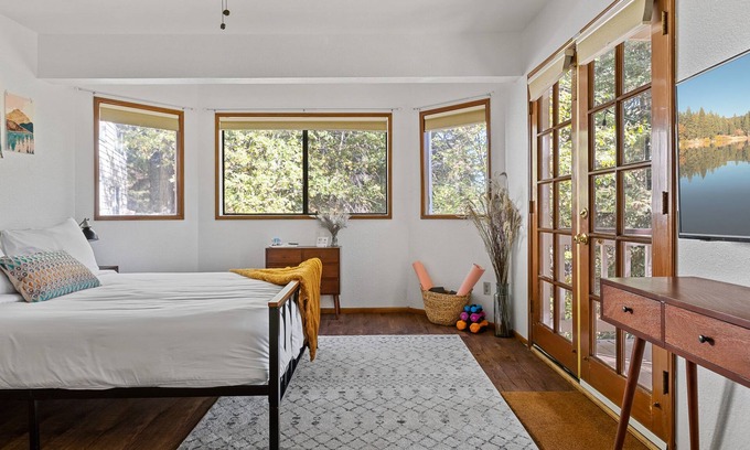 Arrowhead Villas House | Romantic Treetop Retreat | Fireplace and large Deck