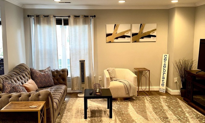 Crofton Condo | Romantic Two Bedroom Condo