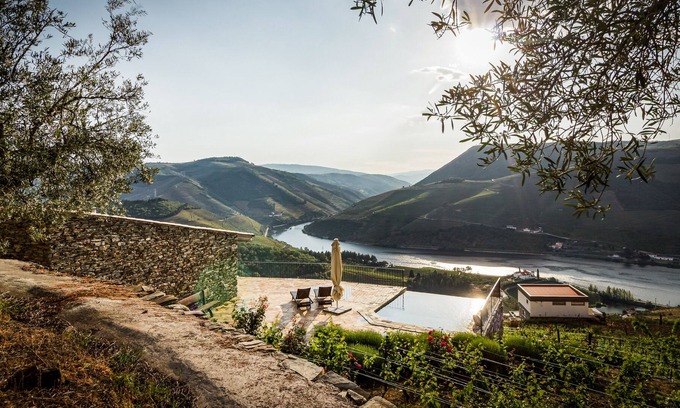 Armamar House | Romantic Villa and Vineyard with Infinity Pool over Douro Valley