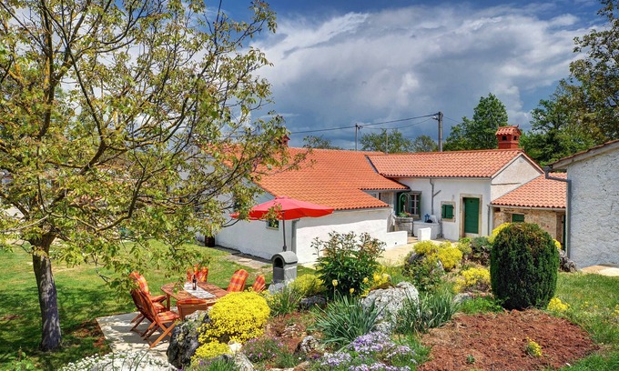 Gracisce Villa | Romantic Villa Angelina with a swimming pool for a very special vacation.