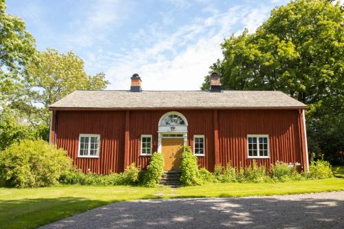 Saffle House | Romantic Villa in historic setting with lake view