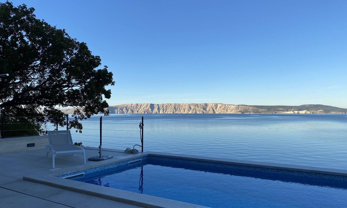Klenovica Villa | Romantic villa right by the sea with heated private pool