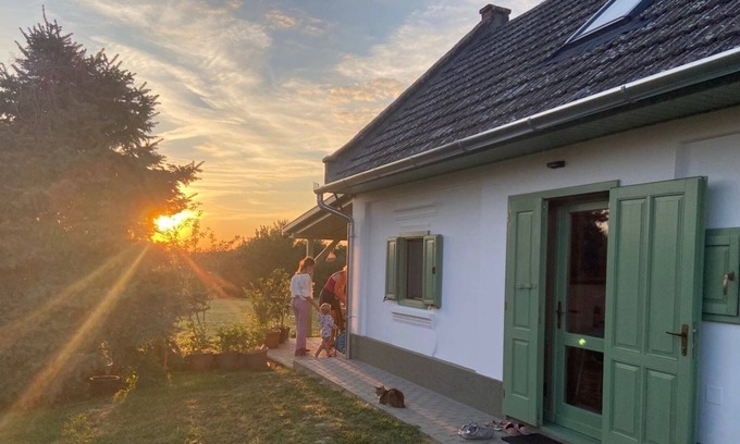 Somogyharsagy Cottage | Romantic vineyard cottage at the edge of the forest