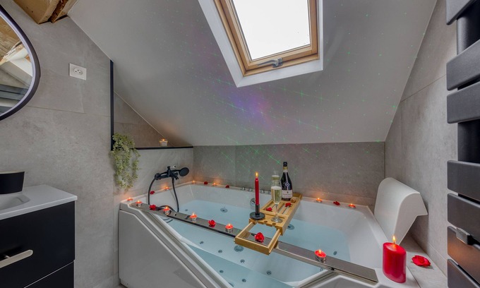 Montereau-Fault-Yonne Apartment | Romantique Love Room/15mn Fontainebleau