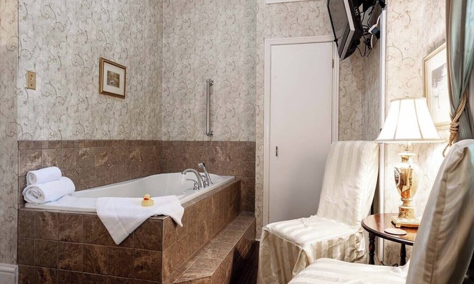Stratford Apartment | Romeo and Juliet Stone Maiden Inn